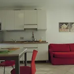 아파트 Modern With Swimming Pool