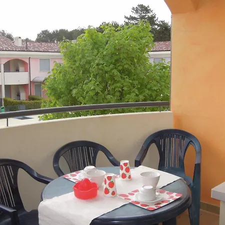 Modern With Swimming Pool Lägenhet