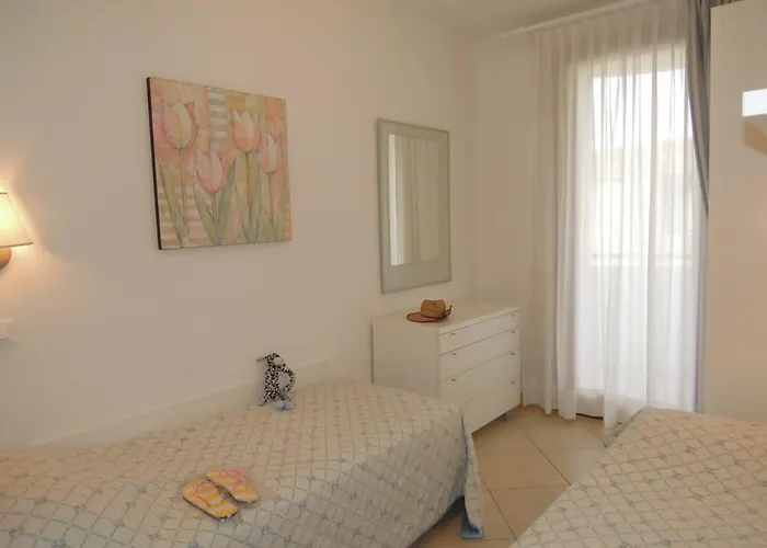 Modern With Swimming Pool Apartment *