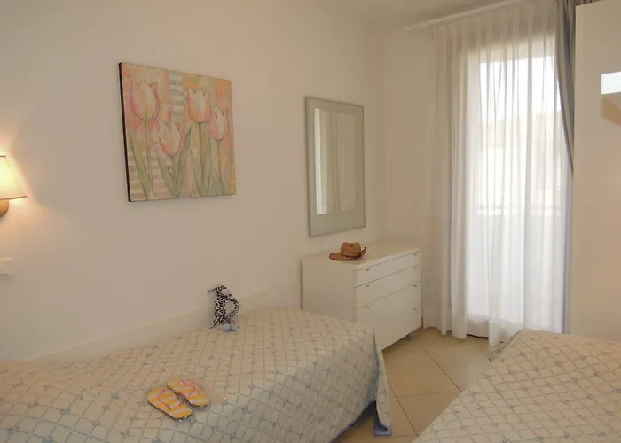 Modern With Swimming Pool Apartment *