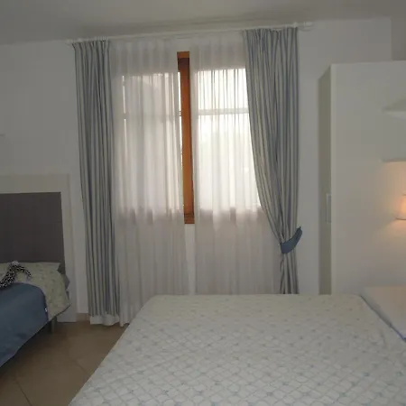 Modern With Swimming Pool דירה ביביונה