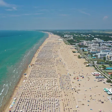 Modern With Swimming Pool Appartement Bibione