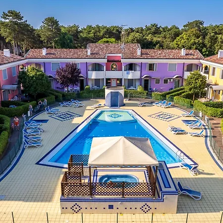 Modern With Swimming Pool Bibione